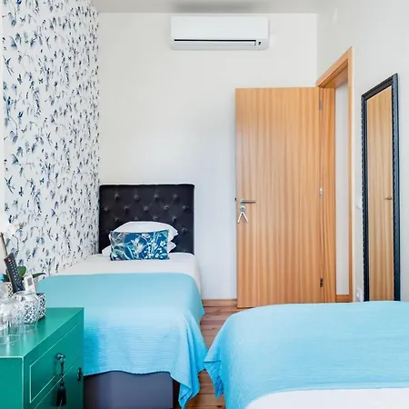 Private Apartment In Lisbon Apartment *