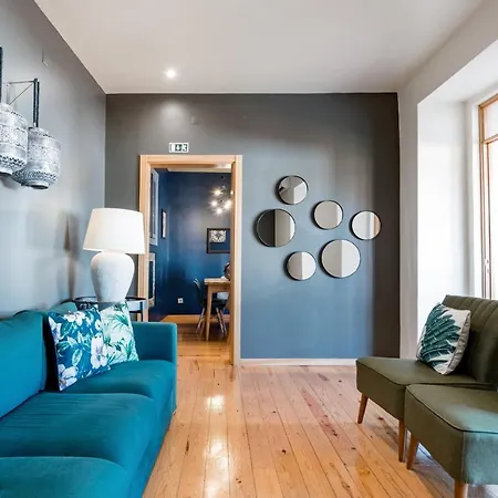 Private Apartment In Lisbon Apartment *
